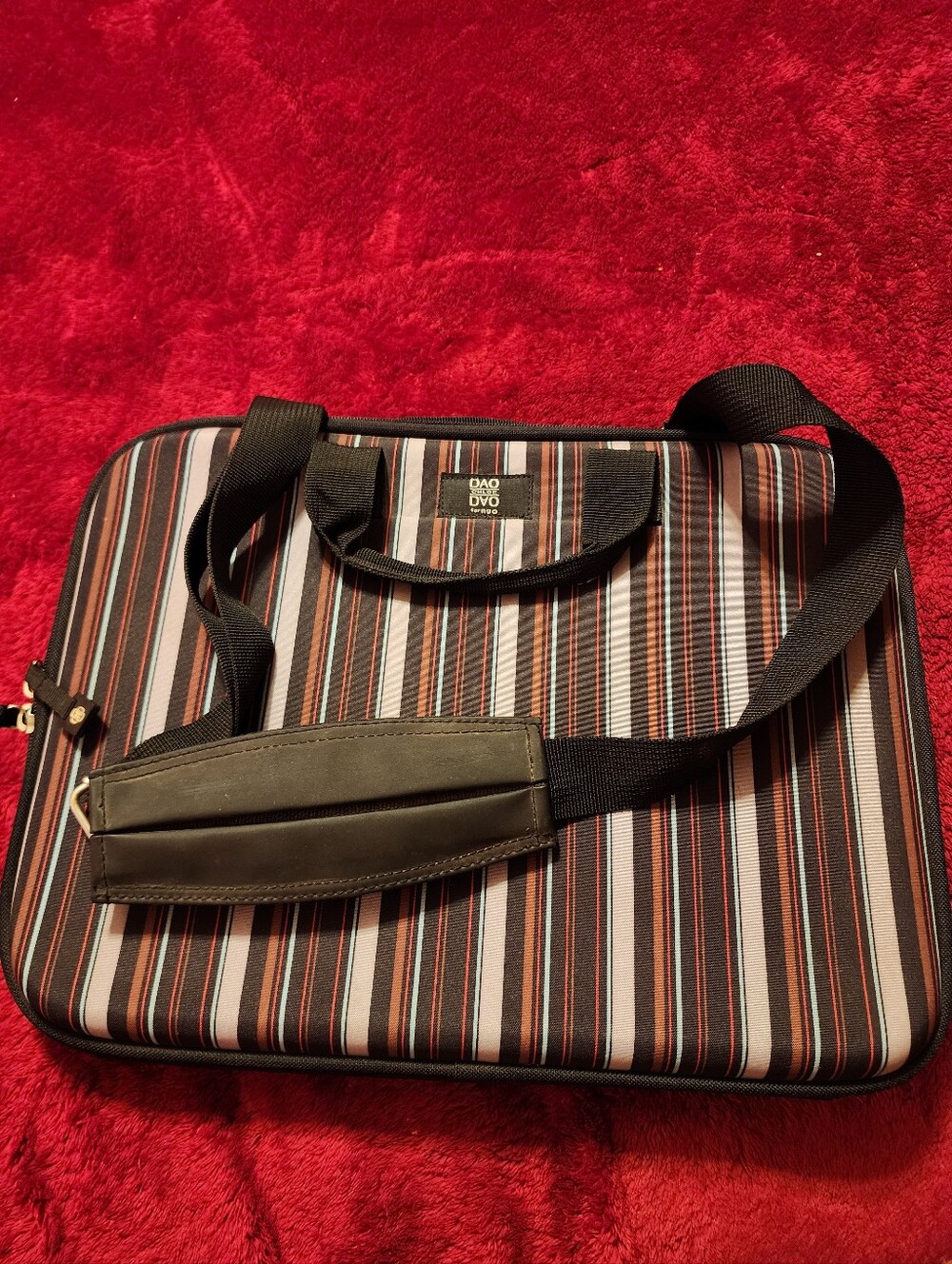 Nuo Chole Dao molded slim lap top case. 17x12